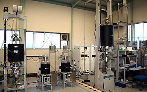 高温ガス炉環境模擬ヘリウムガス中クリープ試験装置